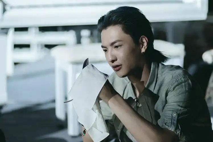 风暴舞正在热播董岩磊首次挑战反派角色