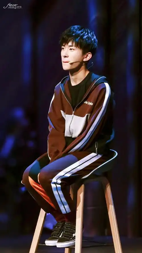 易烊千玺超话2018 /0206 /180206这就是街舞第五期录制朗姆酒93#易