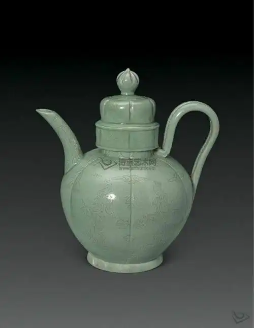 北宋 越窑秘色瓷刻人物纹执壶