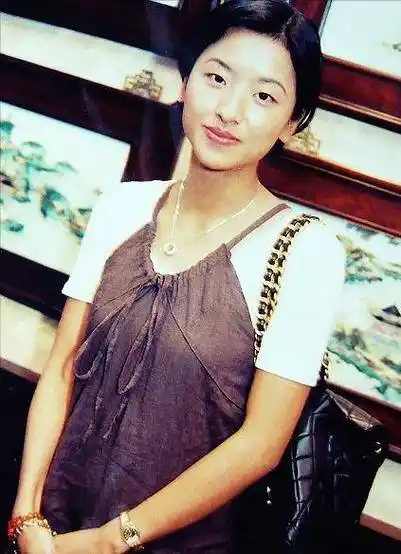 陈小春的不羁爱情,绯闻女友都是女神,情定应采儿将其宠成公主_小林