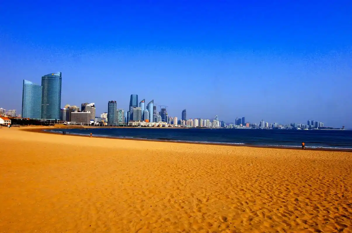 大家好,今天带大家领略一下青岛金沙滩的魅力!