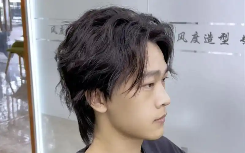 男生中长发系列之慵懒纹理烫,如果你的头发也像这位小哥一样又直又贴