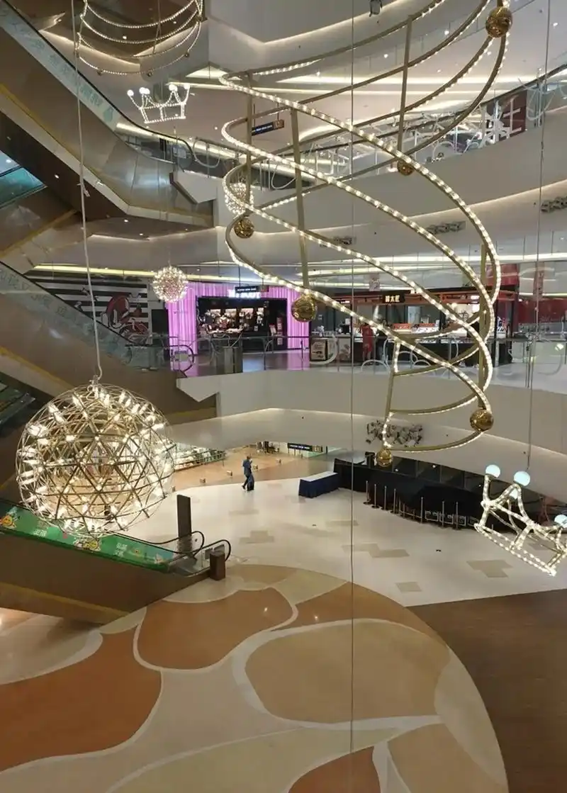 商场中庭室内设计案例效果图.商场中庭具有解决交通集散,综合多 - 抖