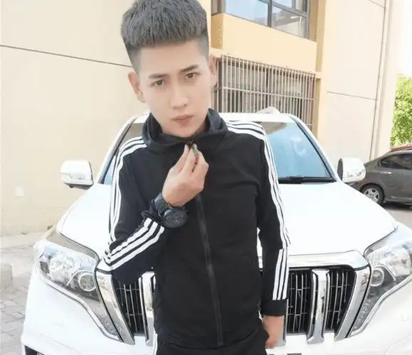 中国男性发型100年的变化历程,06年的杀马特,你们有份吗?