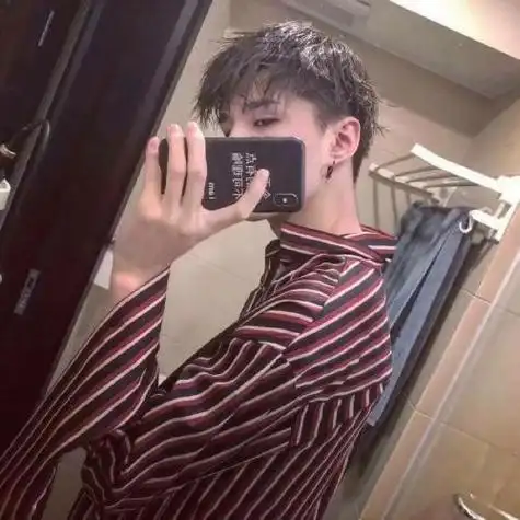 很帅也很酷真实帅哥头像生活照一个人好几张的-男生头像