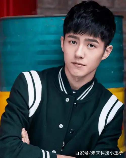 刘昊然清爽帅气的夏季男生短发你离男神就差这一款发型