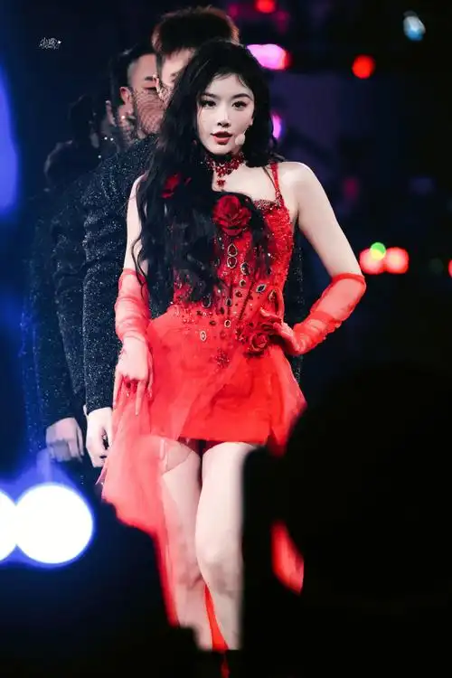 孔雪儿舞台上的红玫瑰
