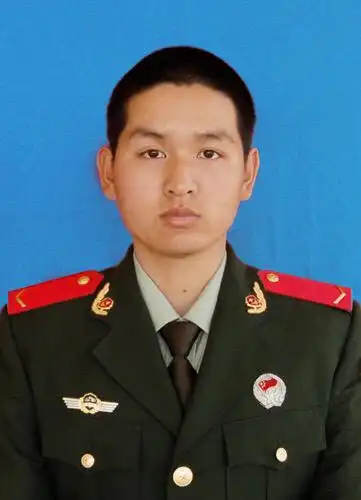 求大神,把照片编辑成两寸的.手机不会弄-_-||找不到编辑尺寸的功能