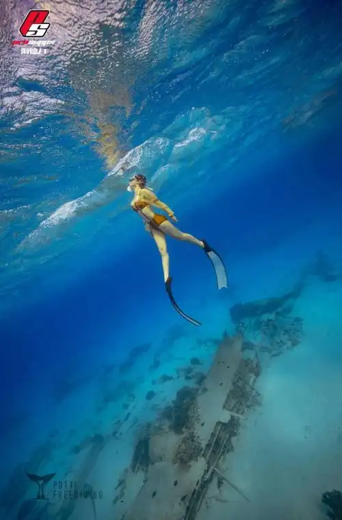 虐臀狂魔终极杀这个明星女王的蜜臀和马甲线居然掀起一股时尚风