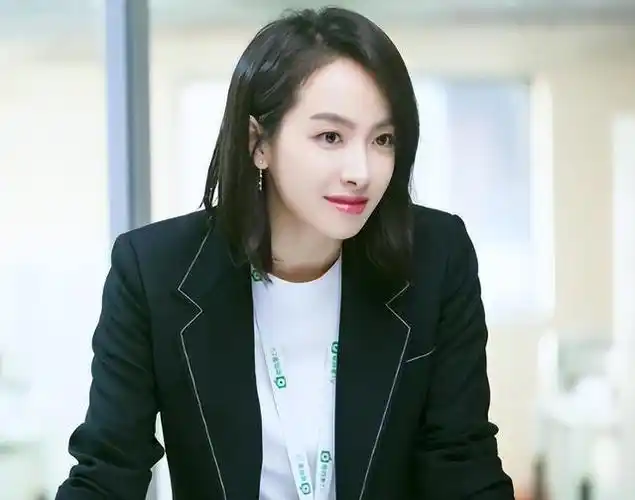 没想到,2024刚开年,37岁的宋茜就打出了一副"王炸"