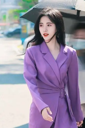 159cm鞠婧祎a爆了在路人镜头下好美一副霸道总裁既视感