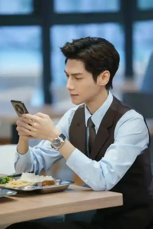 罗云熙太宅?周峻纬解禁了?姨太问答_大佬_收入_合作