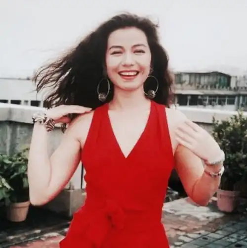 钟楚红 1960年2月生于中国香港 自截女头