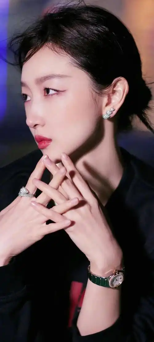 67美女系列壁纸第107期周冬雨