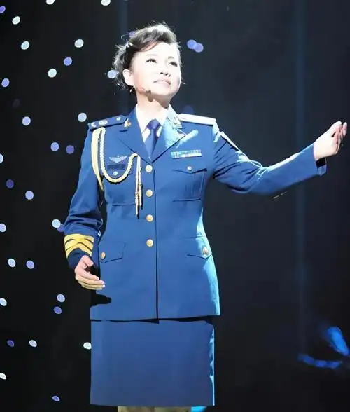 身材丰满长相甜美的八位军旅女歌手你喜欢谁