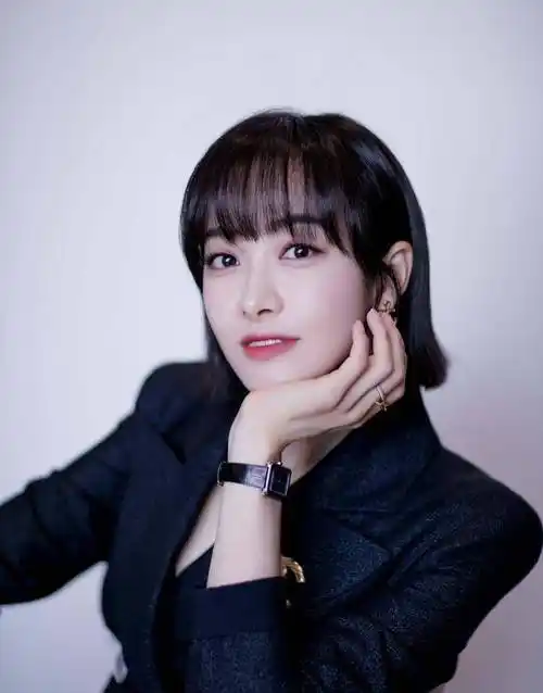 宋茜在《下一站是幸福》中的露耳短发火了,时髦气质还显脸小!