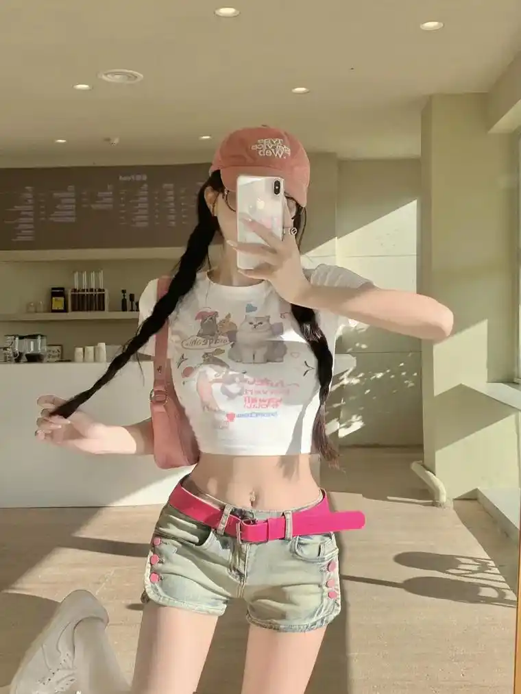 三角低腰牛仔短裤 - 抖音