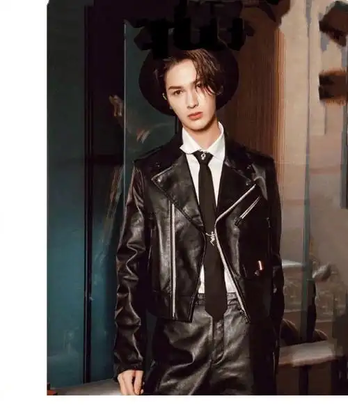 皮衣怎么穿都很土看黄明昊皮衣加皮裤吊打王一博时尚又很酷