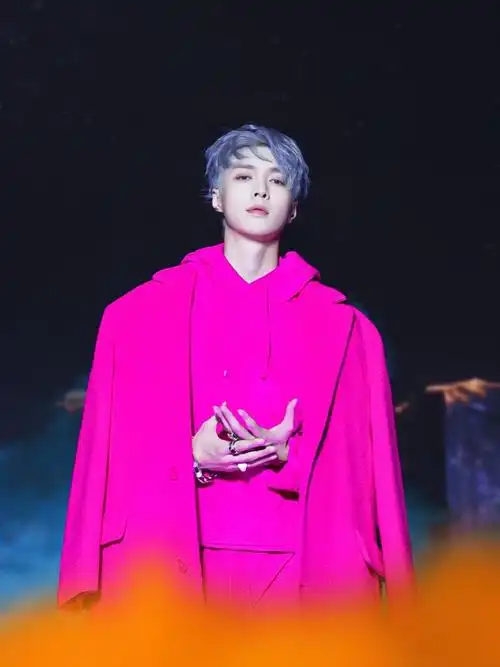 紫发!张艺兴超话#张艺兴大航海倒计时24小时#@张艺兴