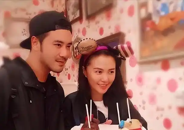 妻子谭维维40岁无子生活幸福