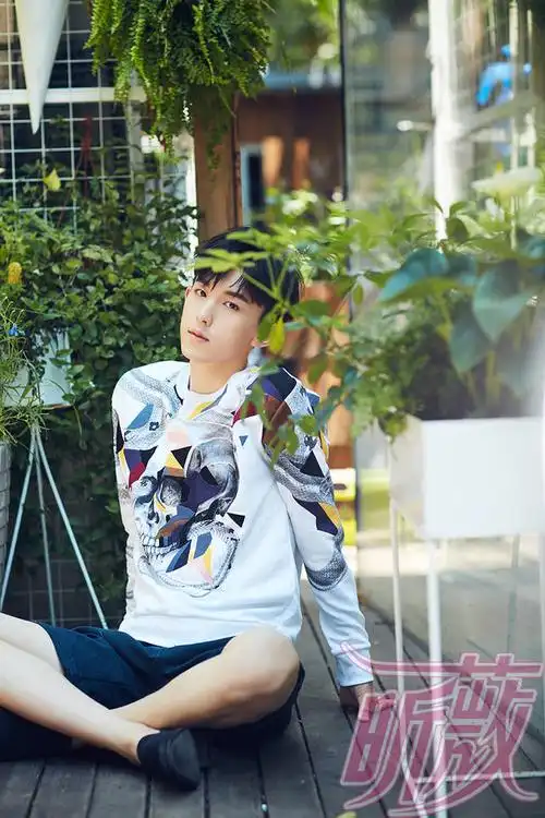 郭俊辰曝双面风格写真 "半熟少年"魅力大爆发_手机搜狐网