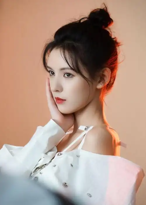 张予曦顶楼逆光大片