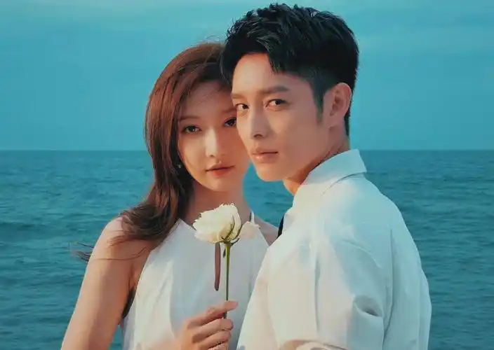 曹佑宁海边拍摄