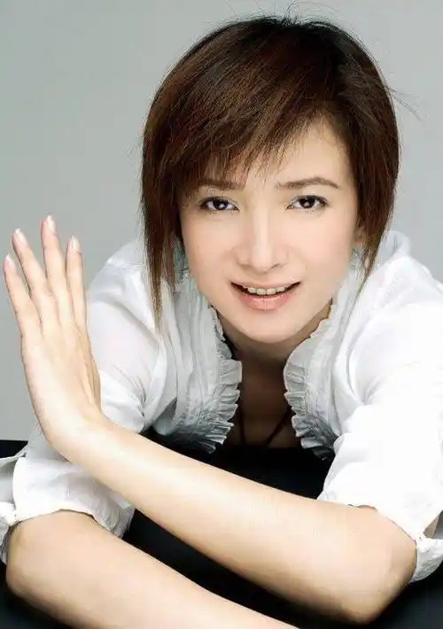 著名演员廖京生何晴,相差9岁因戏生情,但结婚十多年却并未生育_影视剧