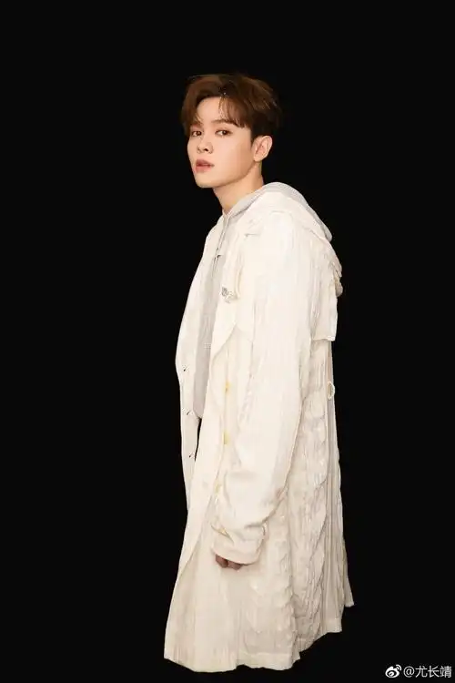 恭喜尤长靖入选亚太区最帅100张面孔～面容俊俏 侧颜精致 帅气十足的