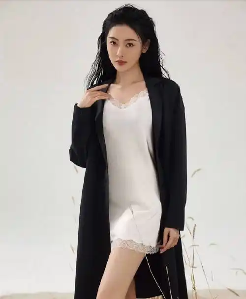 张天爱的身材爱了!果然美女什么风格都能驾驭,曲线太吸睛