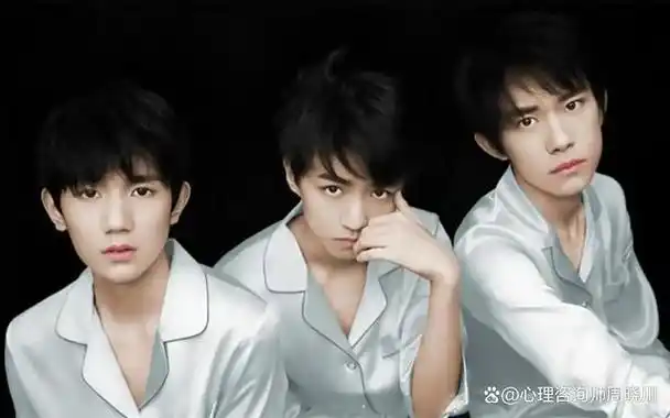 十年前,这三小只分别是13,14,15岁,易烊千玺年纪最小,然后是王源