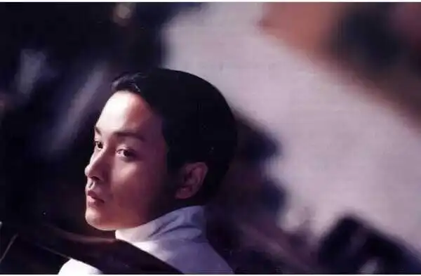 梁朝伟的电眼,彭于晏的秋波,哥哥的回眸一笑,学学他们