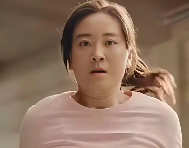 贾玲为了电影《热辣滚烫》,该剧是她亲自导演的作品,定档大年初一上映