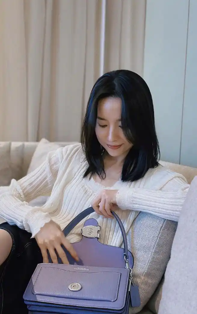 董洁42岁生日晒照,这颜值好能打,网友:我还以为是24岁