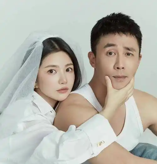 工作闲下来的时候也会带着老婆孩子出门玩,连王灿都对杜淳大加夸赞