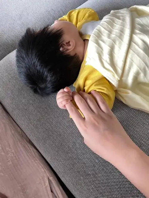 三个月的宝宝头发要剪吗