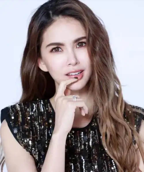 从昆凌的口中得知,如今自己也是三十岁的年龄了,特别是在和周杰伦结婚