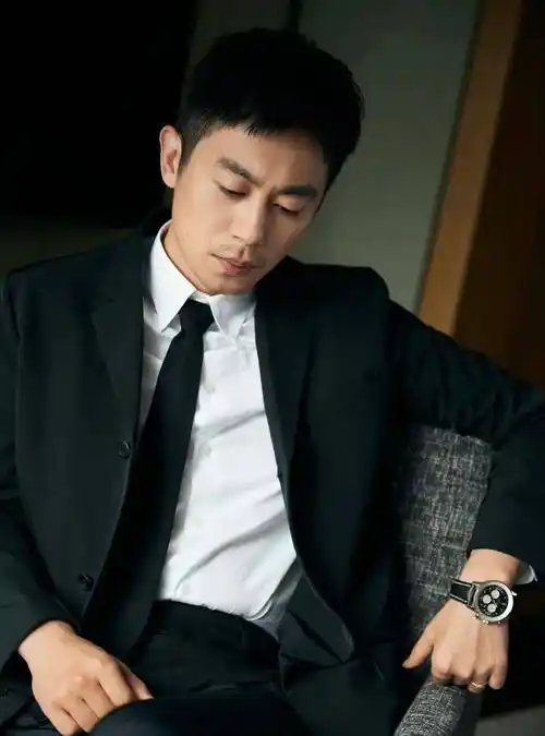 演员朱亚文:娶大1岁沈佳妮,当2个女儿的爸爸也幸福_父亲_时候_潘禹彤