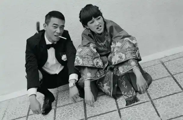 应采儿陈小春结婚照(陈小春应采儿中式结婚照) - 网络编辑之家