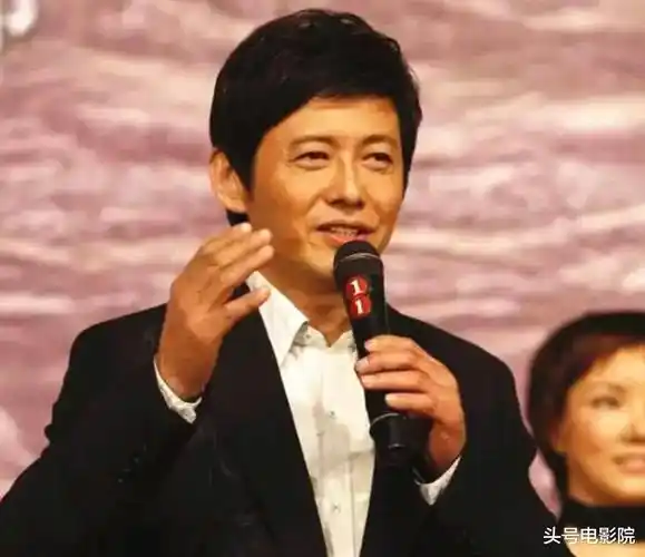 前央视名嘴程前复出60岁脸蛋还像小伙遭质疑这些年他去哪了