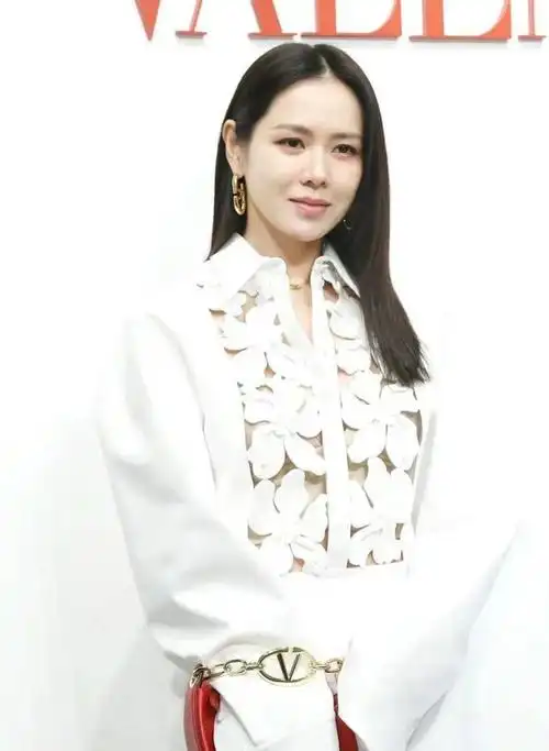 孙艺珍活动生图,韩式美妆翻车了?