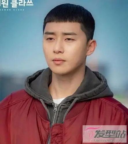 男生栗子头发型清爽利落一秒变潮男