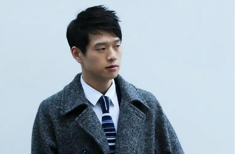 魏大勋是一个很优秀的艺人他经常会带给观众很多的欢乐