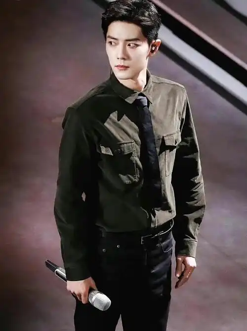 肖战《gucci》新宣传片发布,大长腿很出镜,粉丝戏称"王子战"