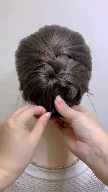 超显发量的低盘发#999款经典发型的微博视频