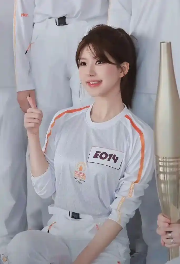 流同学喜欢明星(磕"范婉"cp,想成毅 @露棣rosy巴黎奥运会火炬手赵露思