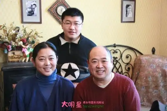 主持人,在杨亚洲与现任老婆倪萍结婚了之后,感情生活一直都很稳定