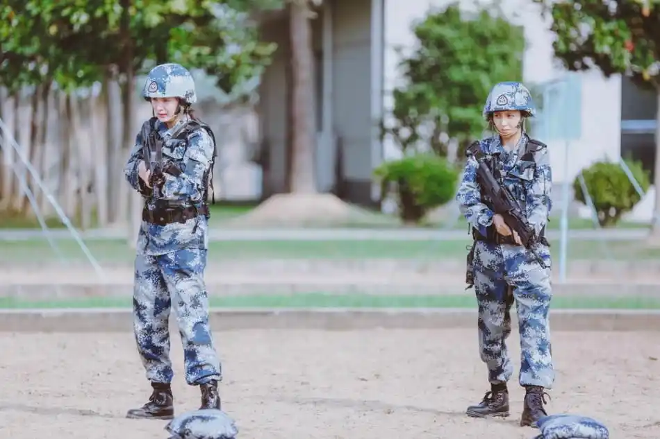 新浪娱乐讯 《真正男子汉》今天首播,在公众面前风光无限的明星,来到