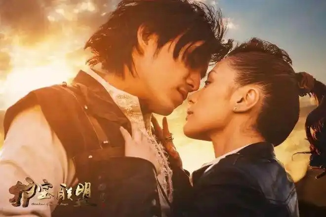 扮演的男主上演了一出相爱相杀,罗密欧与朱丽叶似的恋情,一路虐心