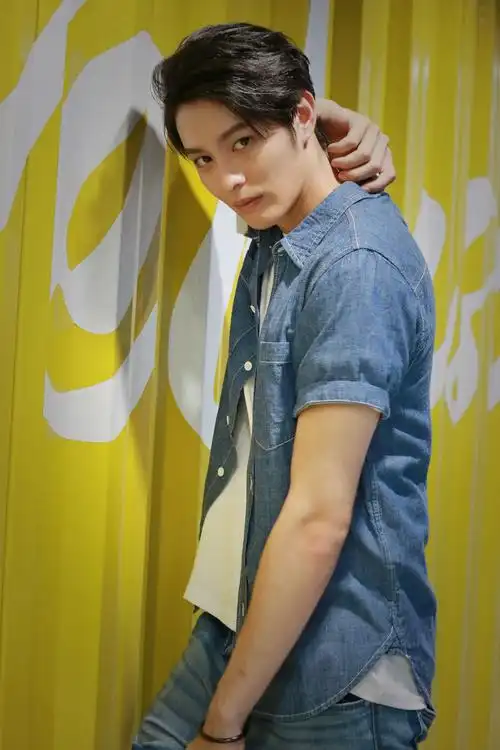 曹佑宁"星期系男友"写真曝光 高颜值校草已上线